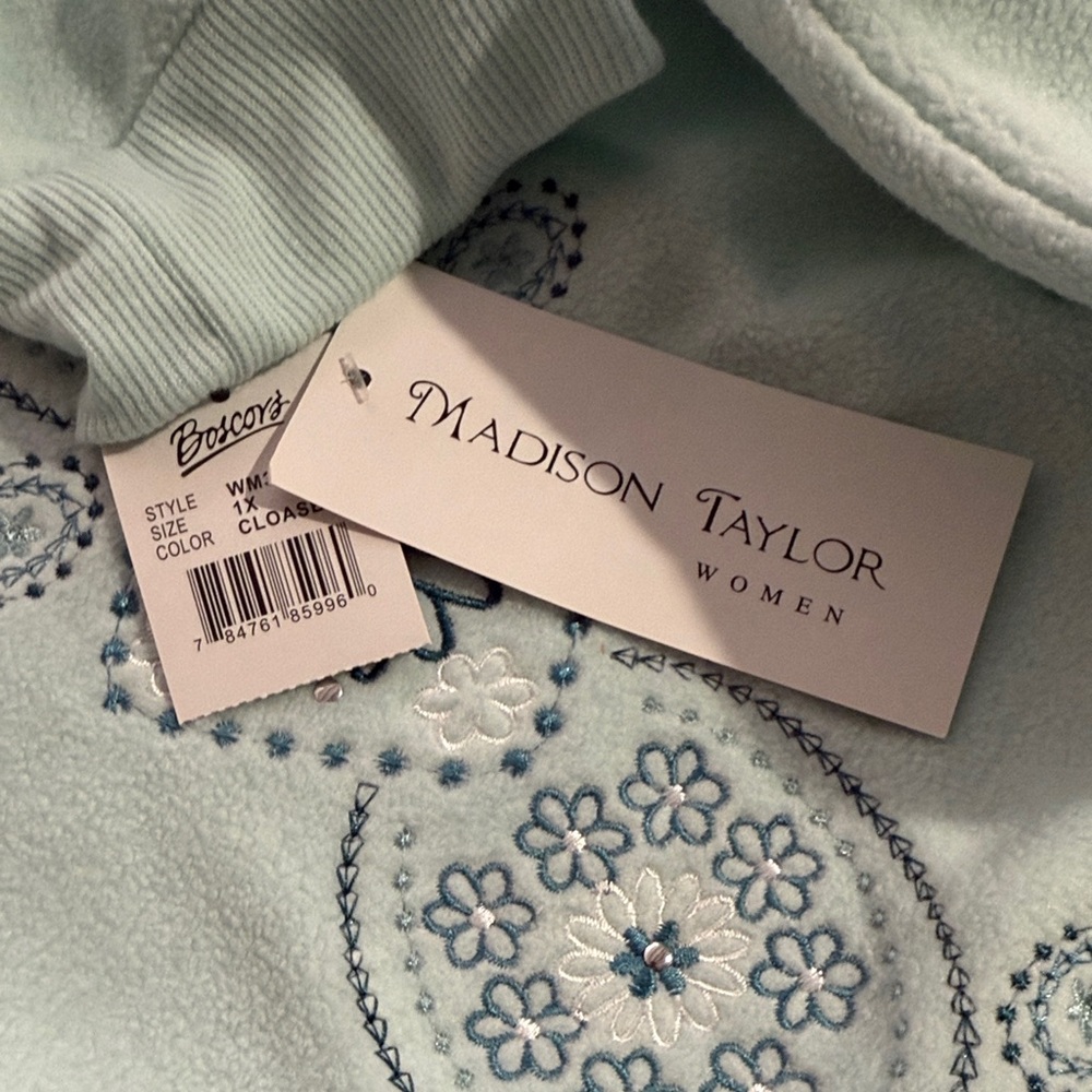 NEW Madison Taylor Fleece Embroidered Women's Top, Size 1X, Green - Picture 4 of 4